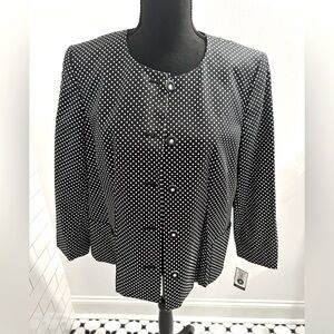 Nine West. NWT SIZE 10. Black and white polka dot jacket, 3/4 sleeves.